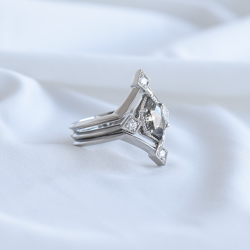 Jedinečný prsteň s diamantmi Elron 95924