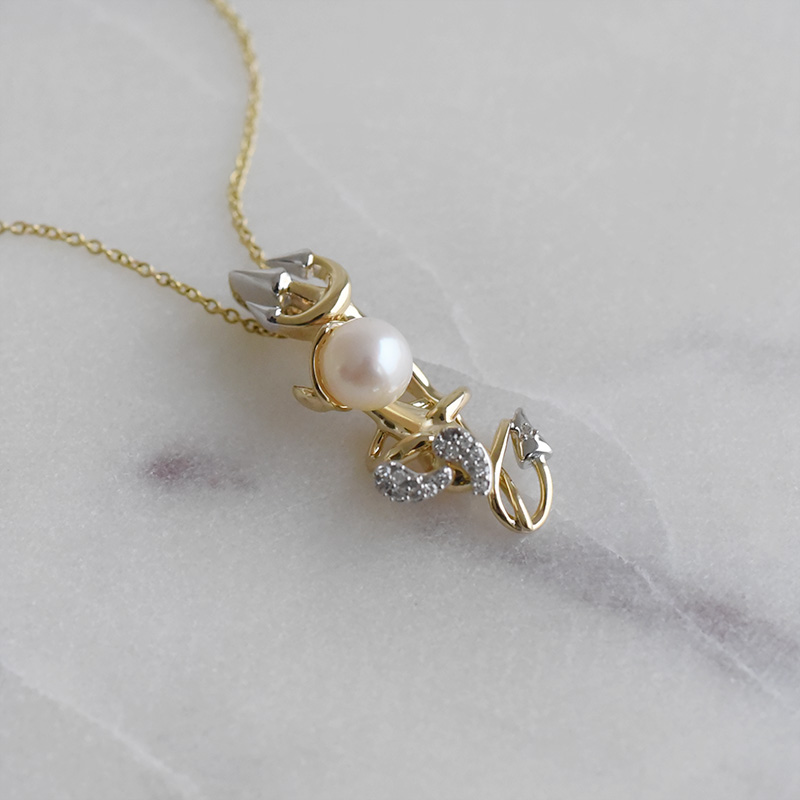 Strieborný čert v náhrdelníku s perlou a lab-grown diamantmi Devil 104245