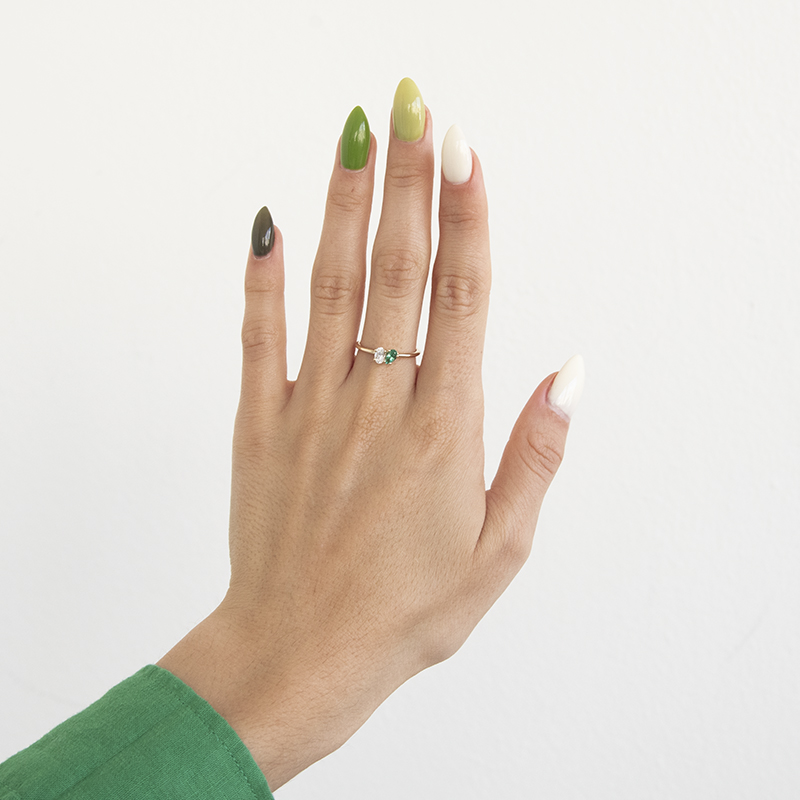 Zásnubný prsteň Toi et Moi so smaragdom a moissanitom Calvin 110265
