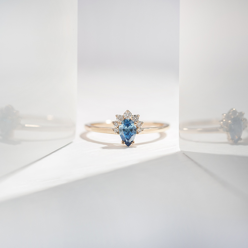 Zásnubný prsteň s 0.30ct IGI certifikovaným modrým lab-grown diamantom Aiza 111345