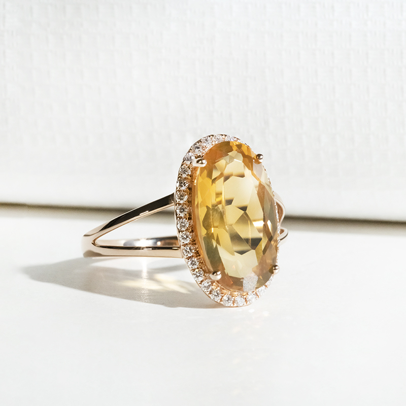 Pôvabný zlatý prsteň s 5ct citrínom a diamantmi Gerda 114125