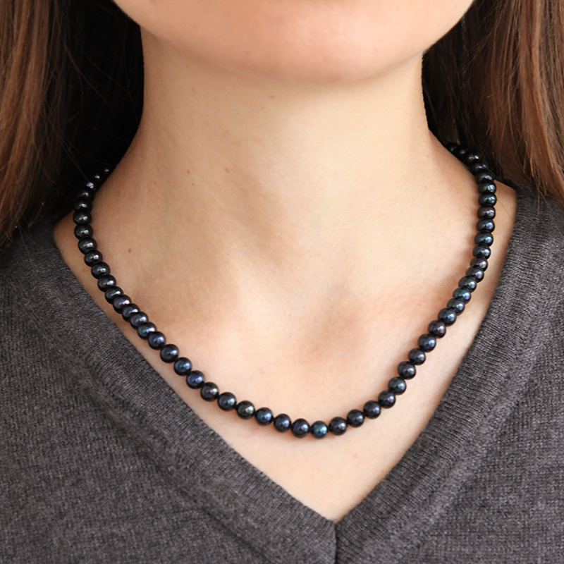 Strieborný náhrdelník s čiernymi perlami Davita 116015