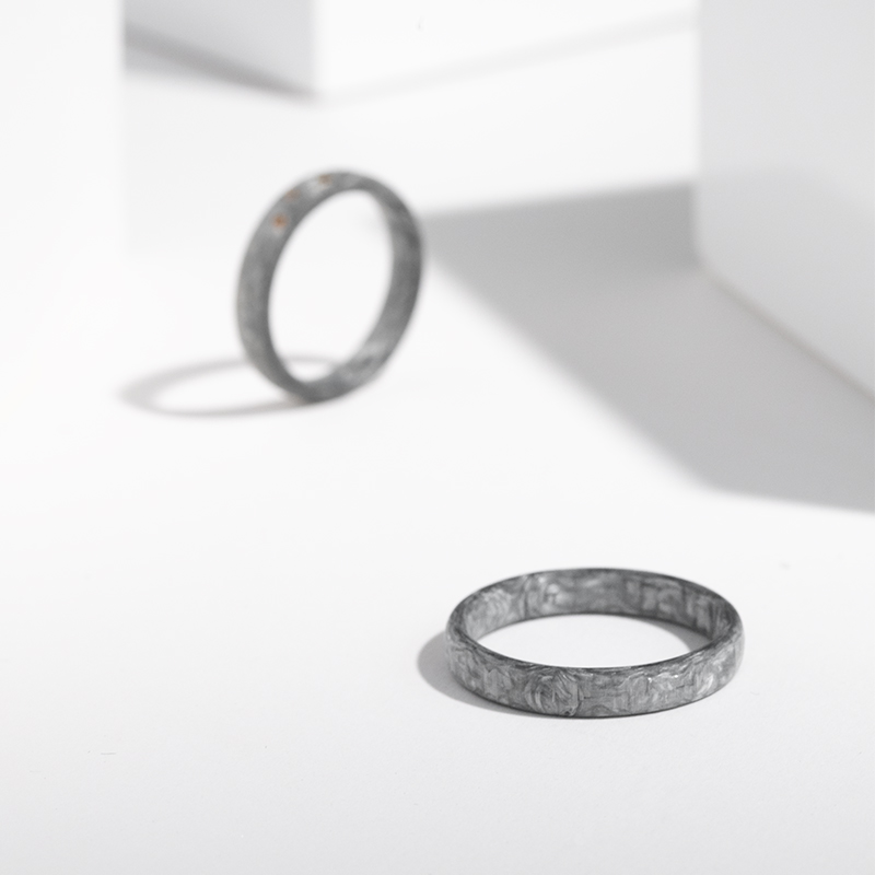 Mierne zaoblené snubné prstene z karbónu Vidal 124585