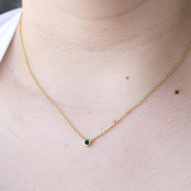 Strieborný minimalistický náhrdelník s tsavorit granátom Vieny 125145