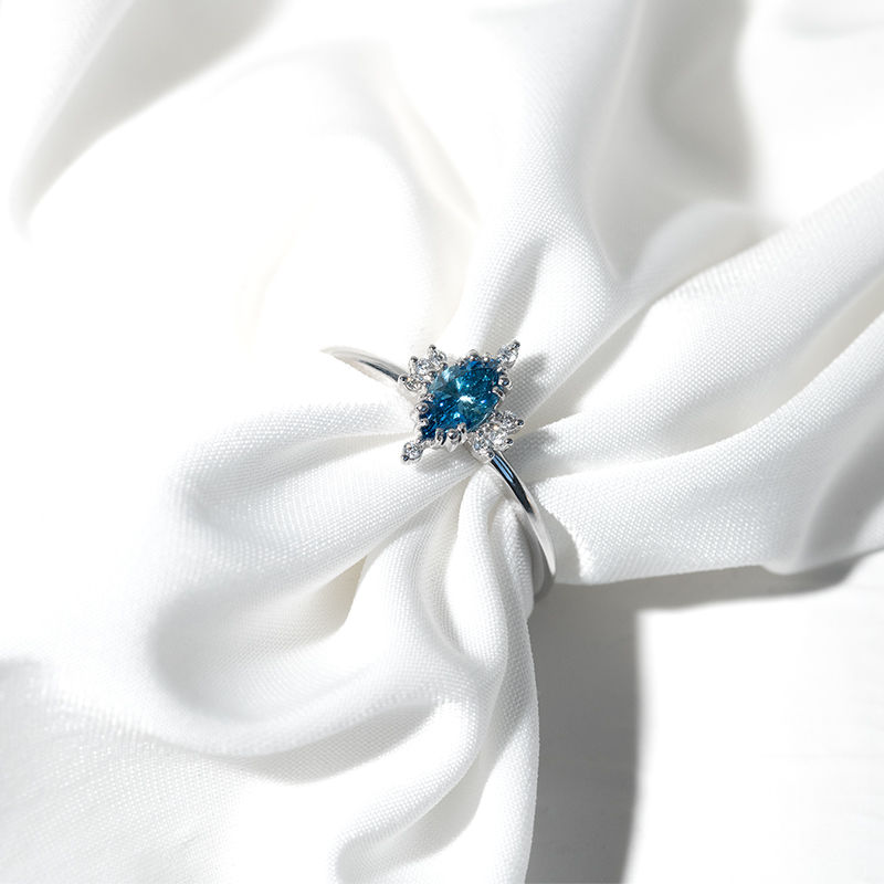 Zásnubný prsteň s 0.31ct IGI certifikovaným modrým lab-grown diamantom Midia 125685