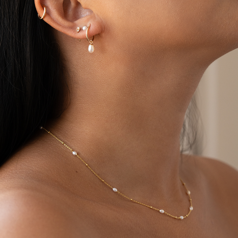 Strieborný náhrdelník s perlami Marcye 126635