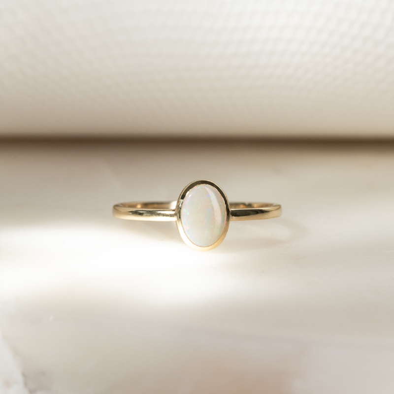 Zlatý minimalistický prsten s oválnym opálom Emiliana 131905
