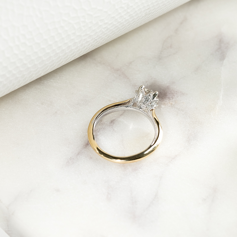 Zásnubný prsteň s postrannými marquise diamantmi Lisabet 132365