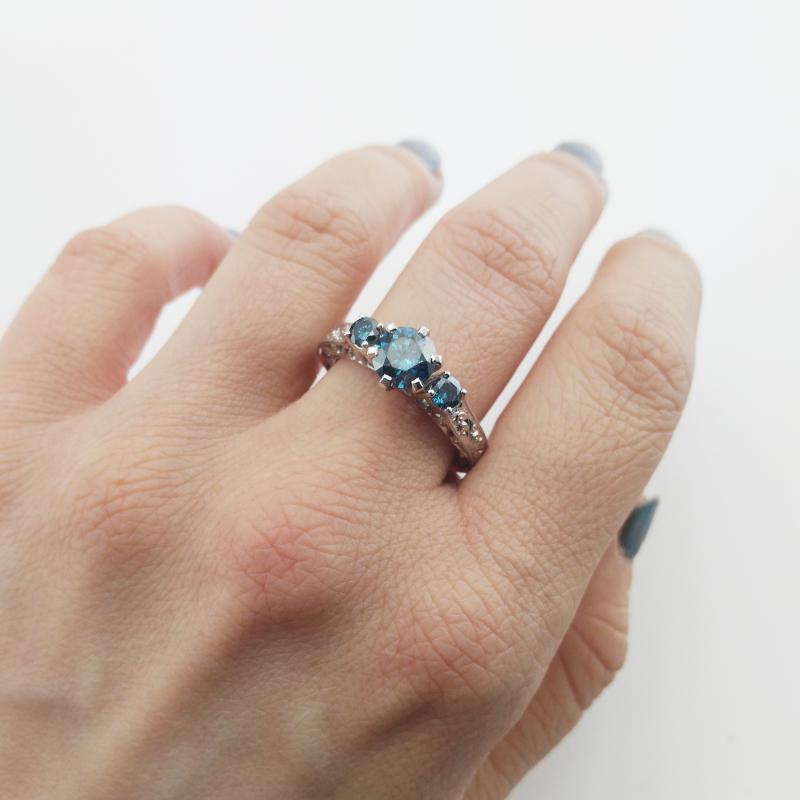 Zásnubný prsteň s modrými diamantmi 14845
