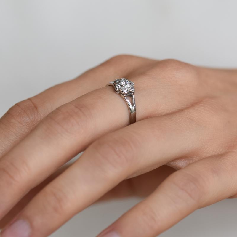 Zásnubný prsteň s diamantovým kvetom Roisin 22635