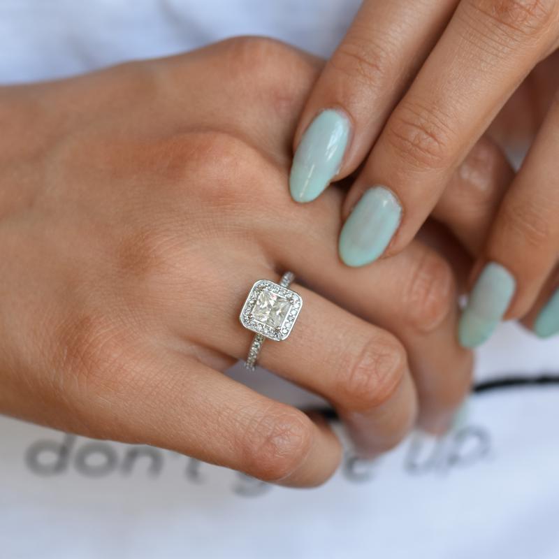 Zásnubný prsteň s princess diamantom 4485