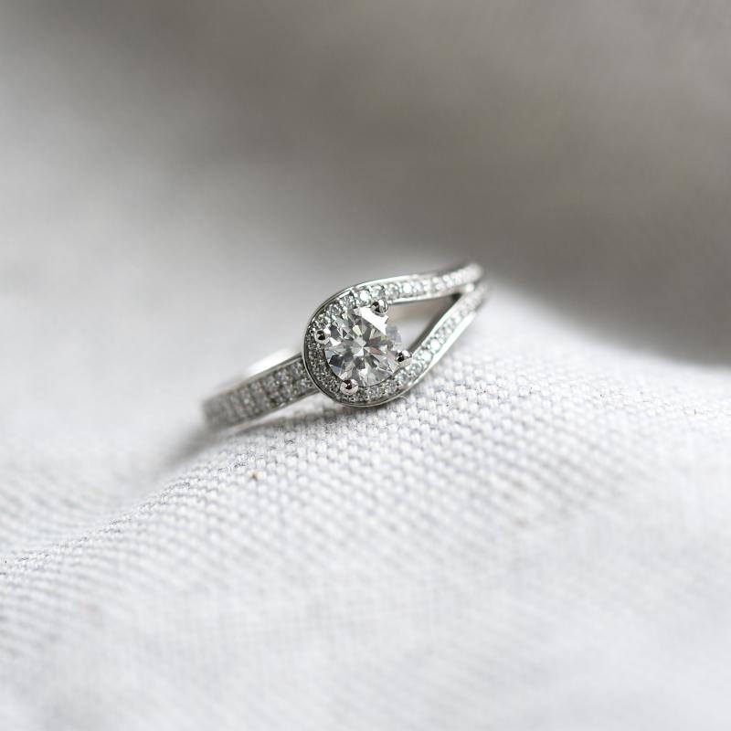 Prsteň s diamantmi 49235