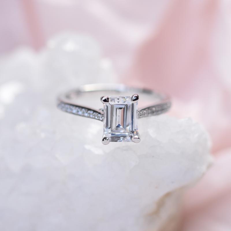 Zásnubný prsteň s emerald diamantom 49495