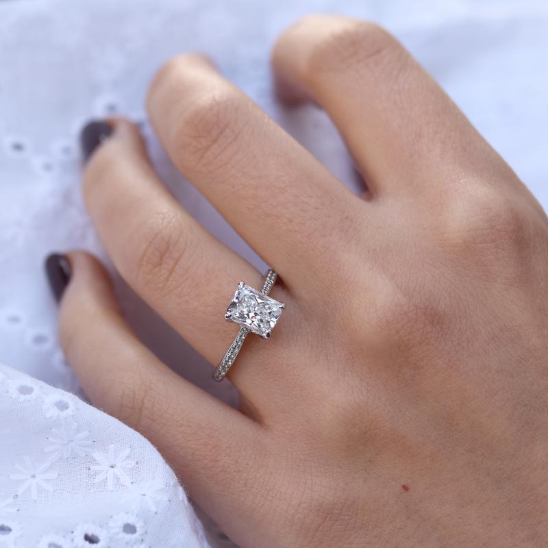 Zásnubný zlatý prsteň s emerald diamantom 49645