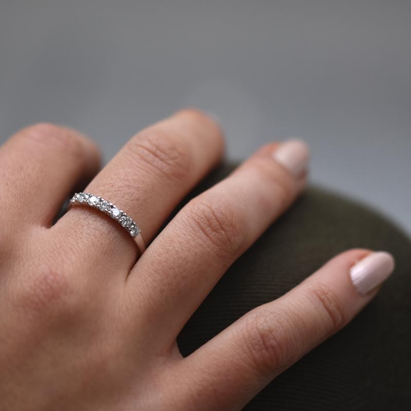 Zlatý eternity prsteň s diamantmi 49835