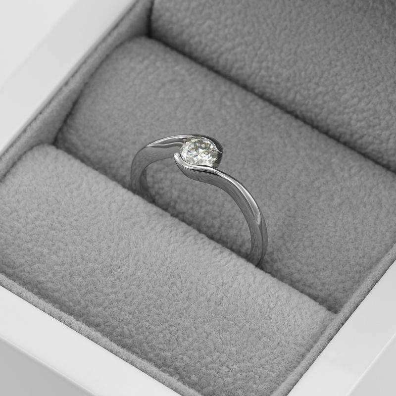  Platinový prsteň s diamantom 50485