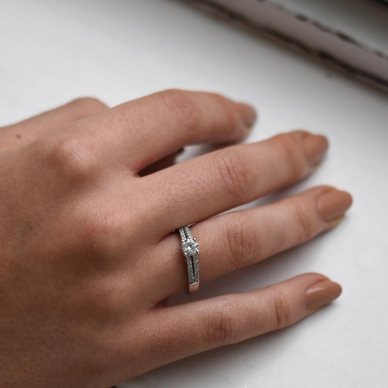 Platinový zásnubný prsteň s diamantmi 51065