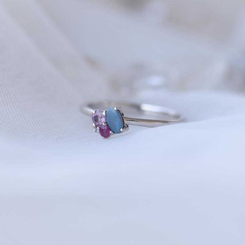 Cluster prsteň s opálom, rubínom, zafírom a diamantom 52315