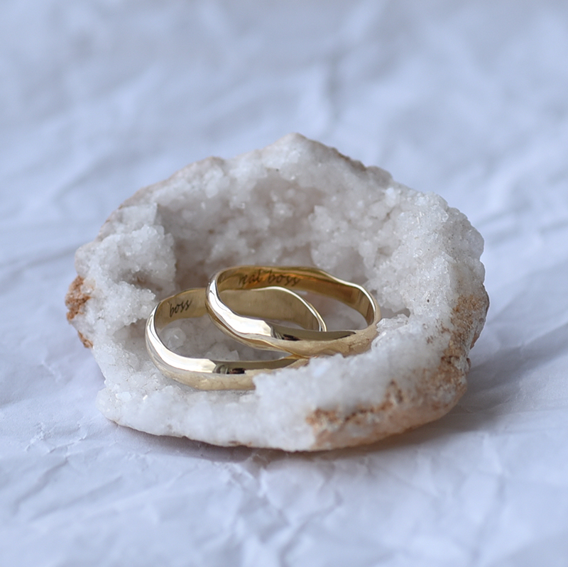 Zlaté snubné prstene s lesklým povrchom 62565