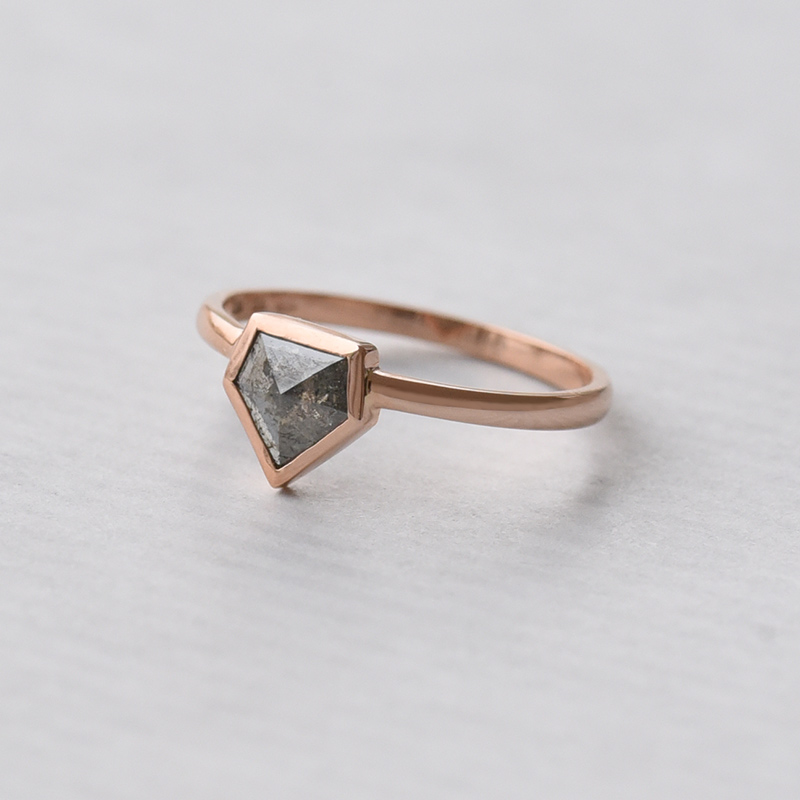Zlatý diamantový prsteň 71675