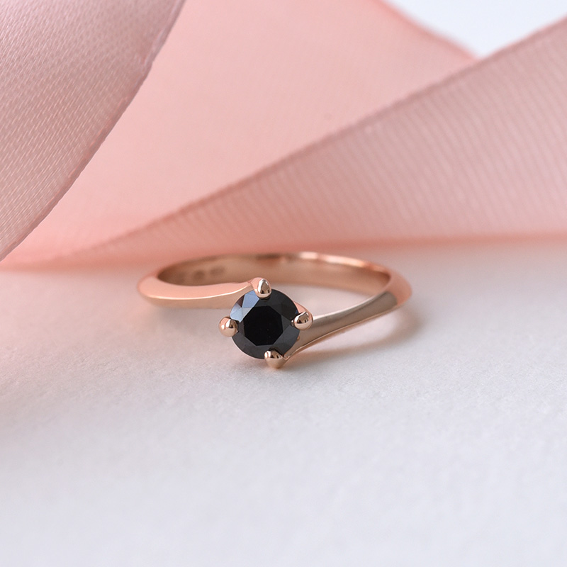 Zlatý zásnubní prsten s čierným damantom 78515