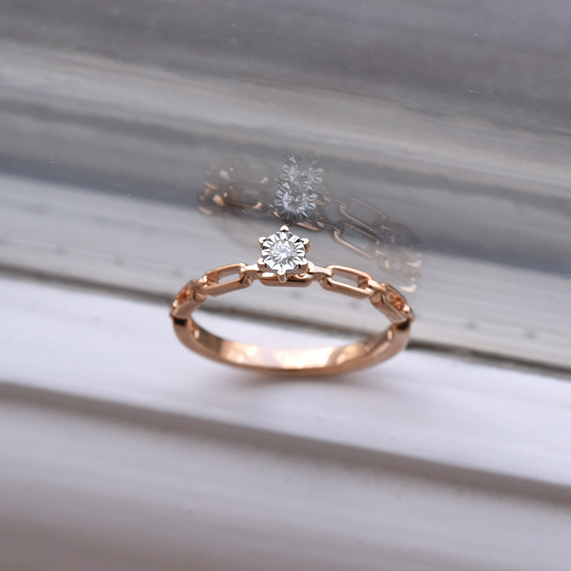 Trendy diamantový prsteň z ružového zlata 84425