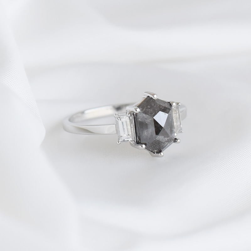 Prsteň s diamantom 92585