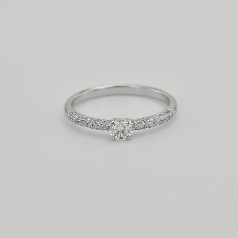 Zásnubný prsteň s moissanitom a diamantmi Ranamie 100256