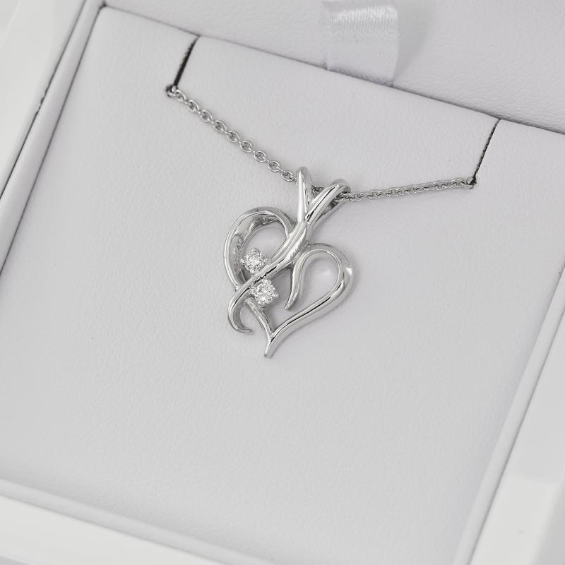 Strieborný prívesok v tvare srdca s diamantmi Elyzza 103326