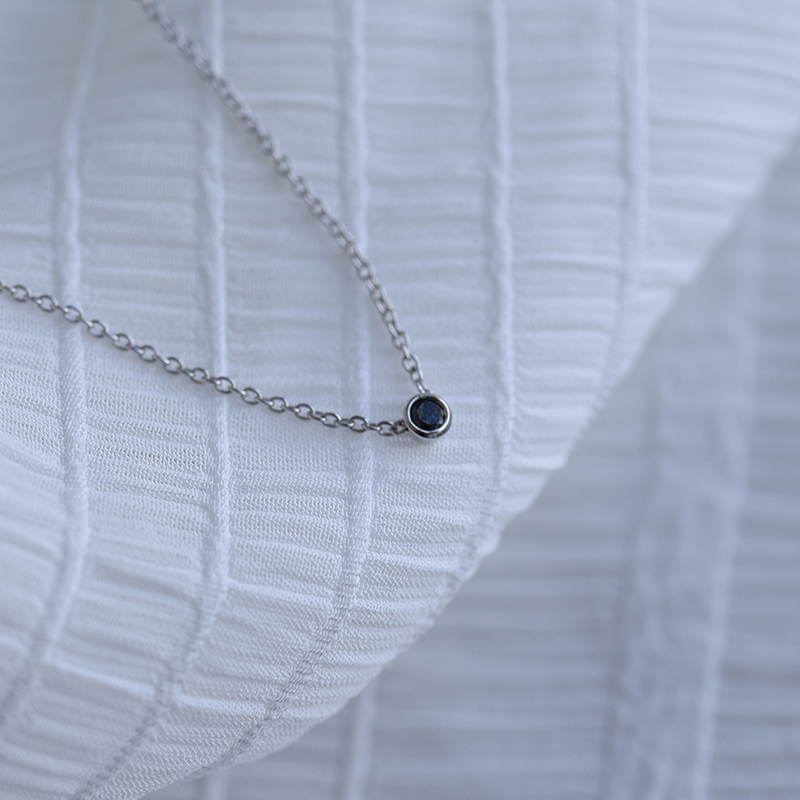 Strieborný minimalistický náhrdelník s čiernym diamantom Vieny 103656