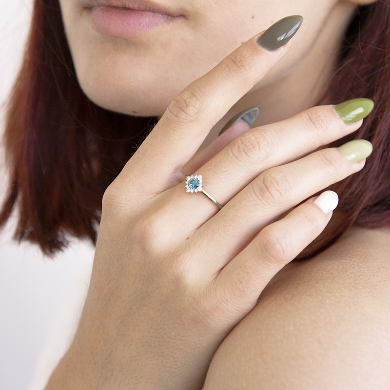 Zásnubný prsteň s 0.31ct IGI certifikovaným modrým lab-grown diamantom Kascha 111216