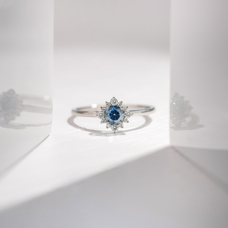 Zásnubný prsteň s 0.31ct IGI certifikovaným modrým lab-grown diamantom Kascha 111346