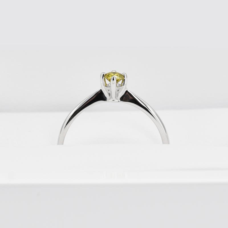 Zásnubný prsteň so žltým diamantom