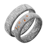 Mierne zaoblené snubné prstene z karbónu s koňakovými diamantmi Torres