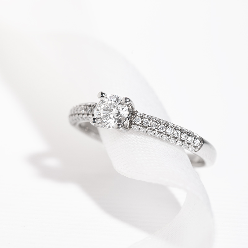 Zásnubný prsteň s lab-grown diamantmi Ranamie 125436