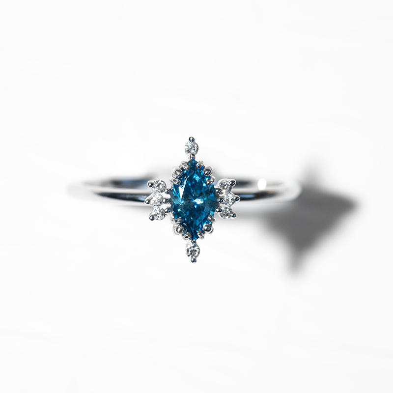 Zásnubný prsteň s 0.31ct IGI certifikovaným modrým lab-grown diamantom Midia 125696