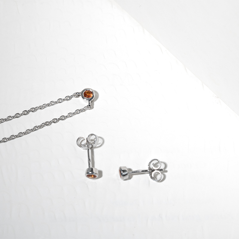 Strieborný minimalistický náhrdelník s padparadscha zafírom Vieny 126896