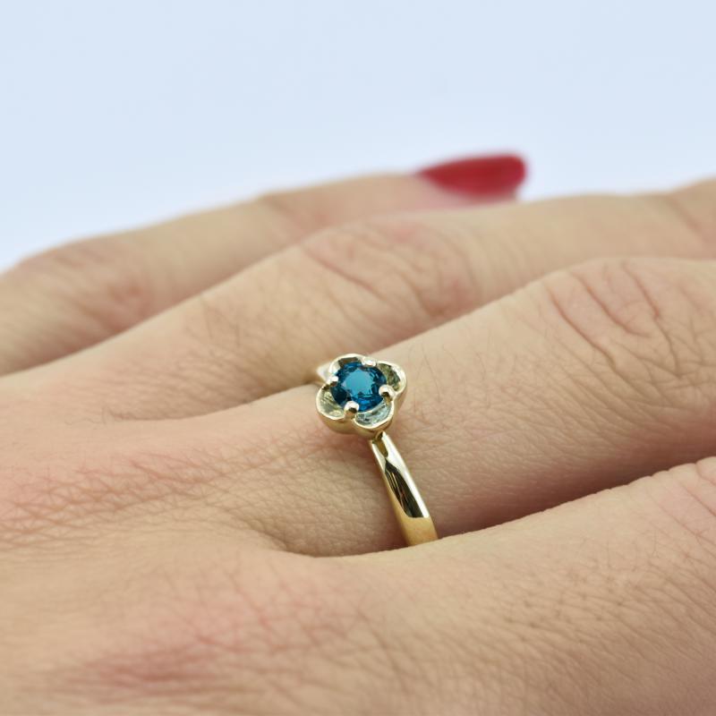 Zlatý prsteň s modrým diamantom 17256