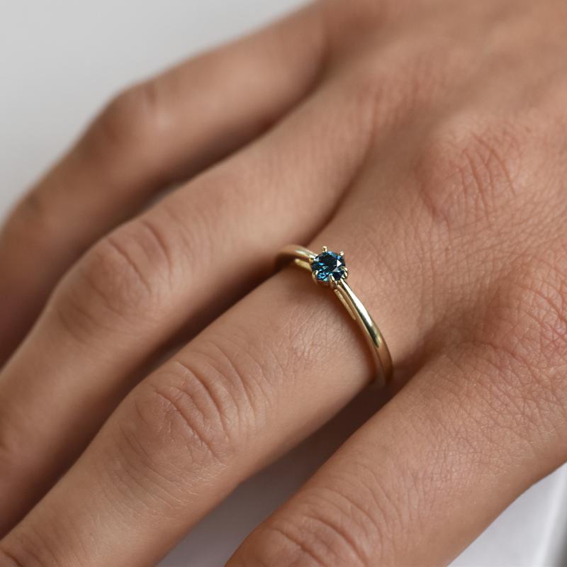 Prsteň s modrým diamantom 22746