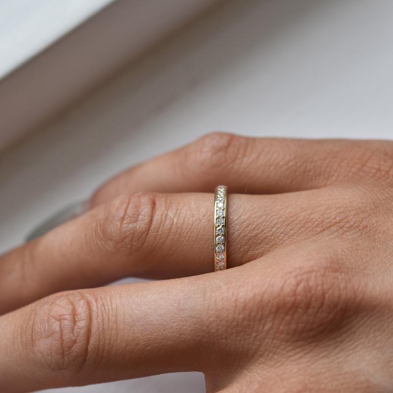 Zlatý eternity prsteň s diamantmi 23686