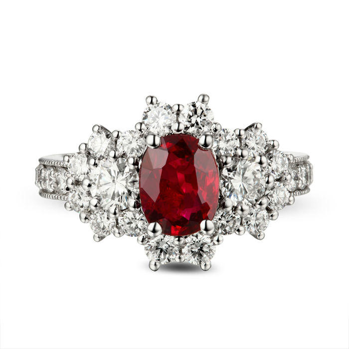 Diamantový prsteň s oválnym rubínom 2486