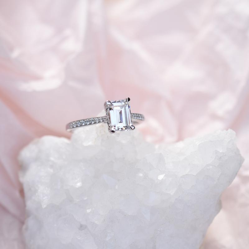Prsteň s emerald diamantom 49496