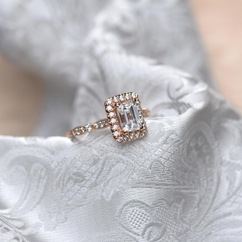 Zásnubný diamantový prsteň v halo štýle 49616