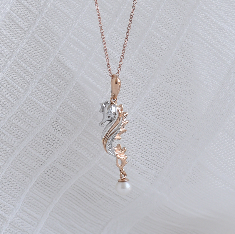 Zlatý morský koník v náhrdelníku s perlou a diamantmi 63936