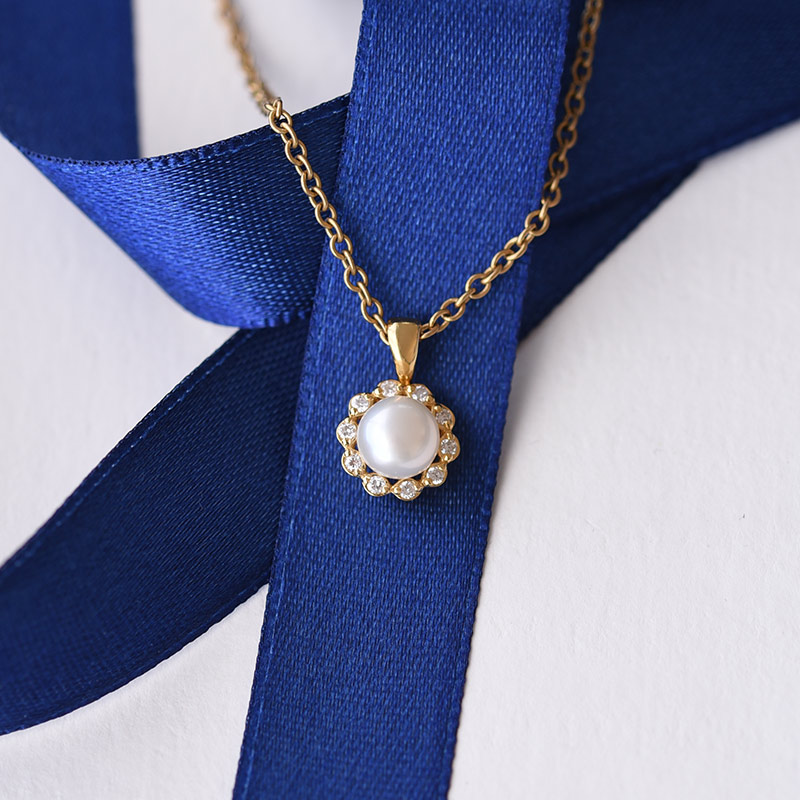 Zlatý halo náhrdelník s perlou a diamantmi 74806