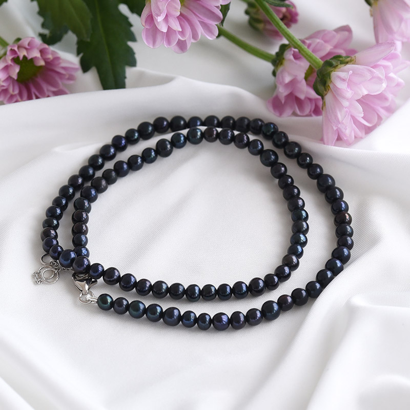 Strieborný náhrdelník z čierných perel 83586