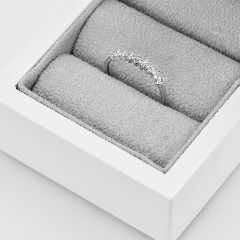 Romantický eternity prsteň s lab-grown diamantmi Prisha 101427