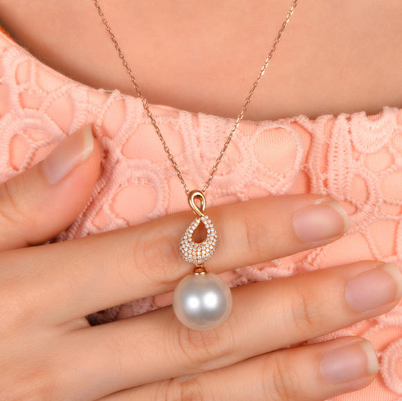 Perlový náhrdelník s diamantmi 10277