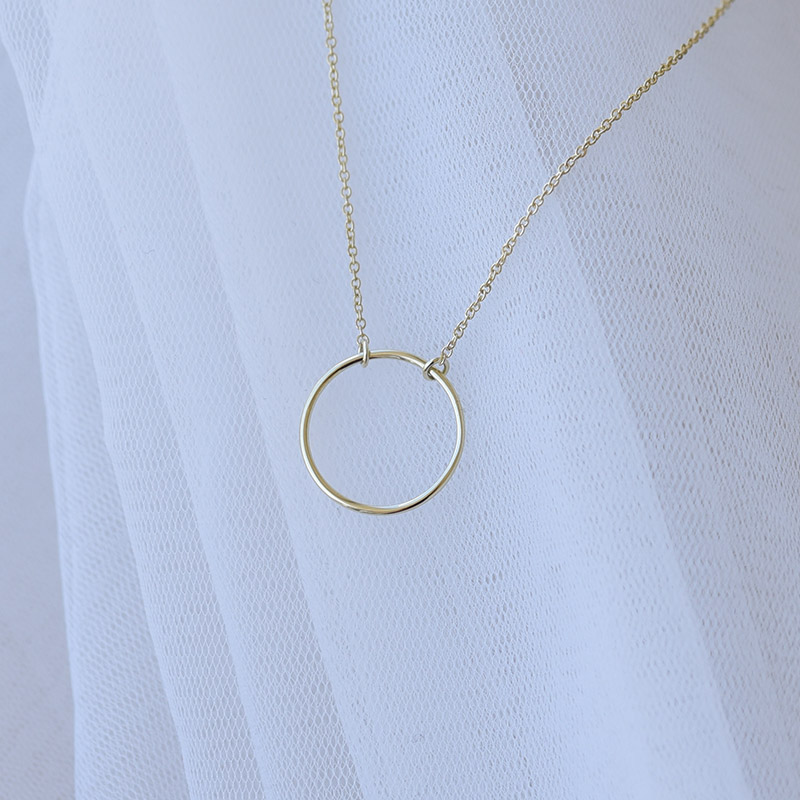 Strieborný náhrdelník minimalistického tvaru Karma 103627
