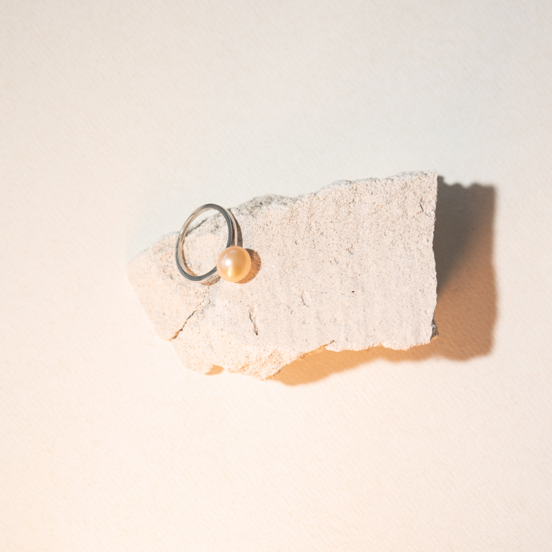 Strieborný prsteň s broskvovou perlou Kelan 104667